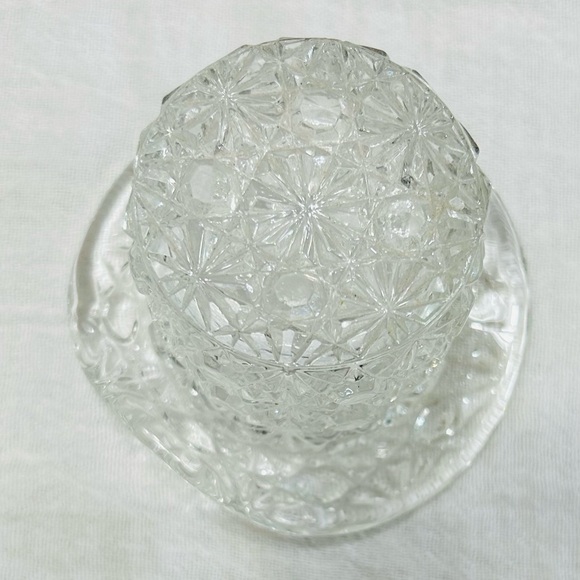 Vintage Fenton glass top hat Button & Daisies. Mint condition no chips or cracks - Picture 4 of 4